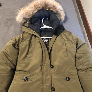 Women's Small/Petite Canada Goose